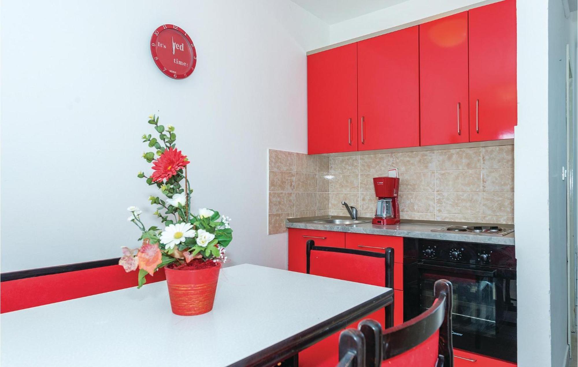 2 Bedroom Amazing Apartment In Rogoznica Rogoznica  Esterno foto