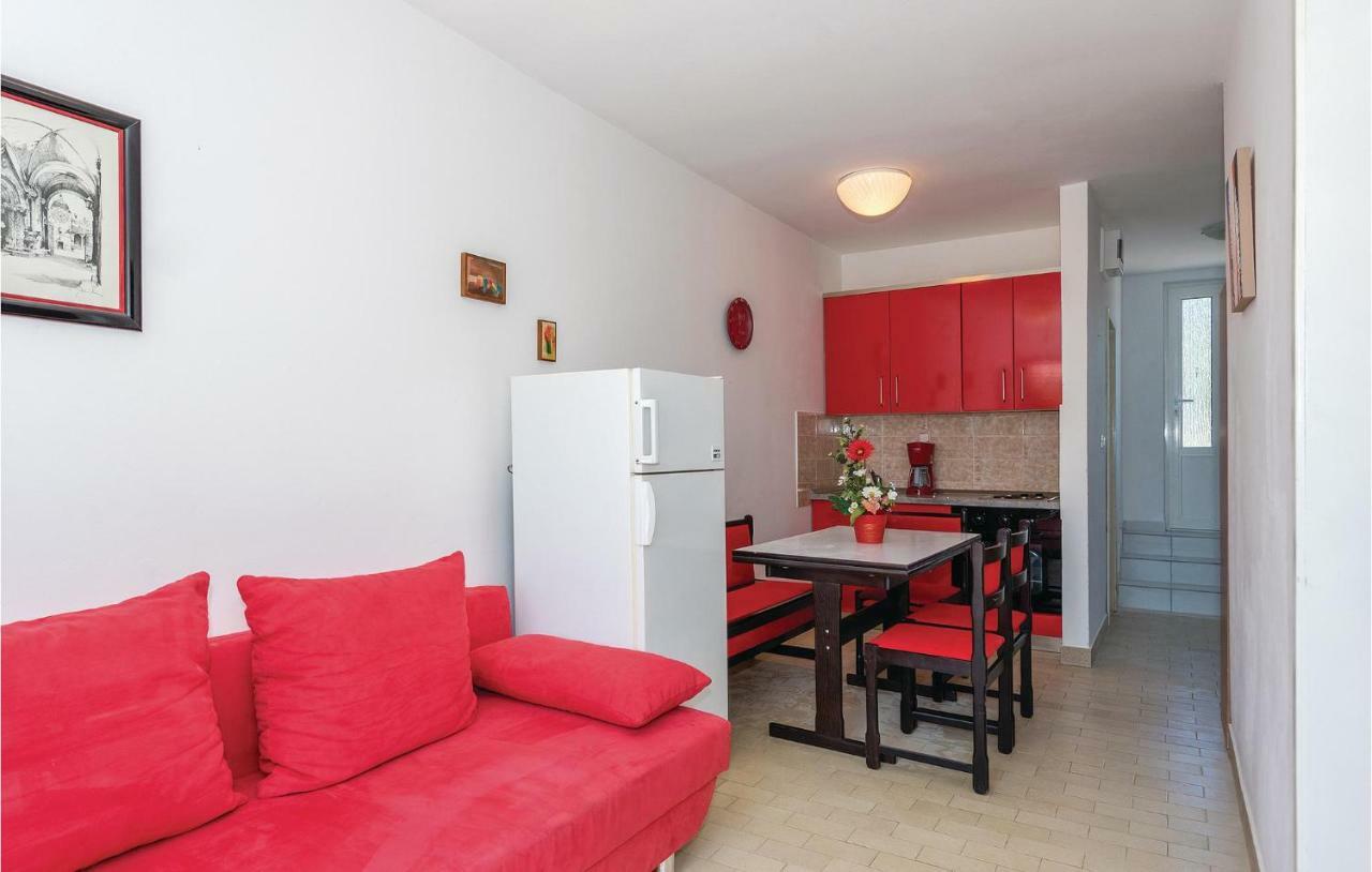 2 Bedroom Amazing Apartment In Rogoznica Rogoznica  Esterno foto